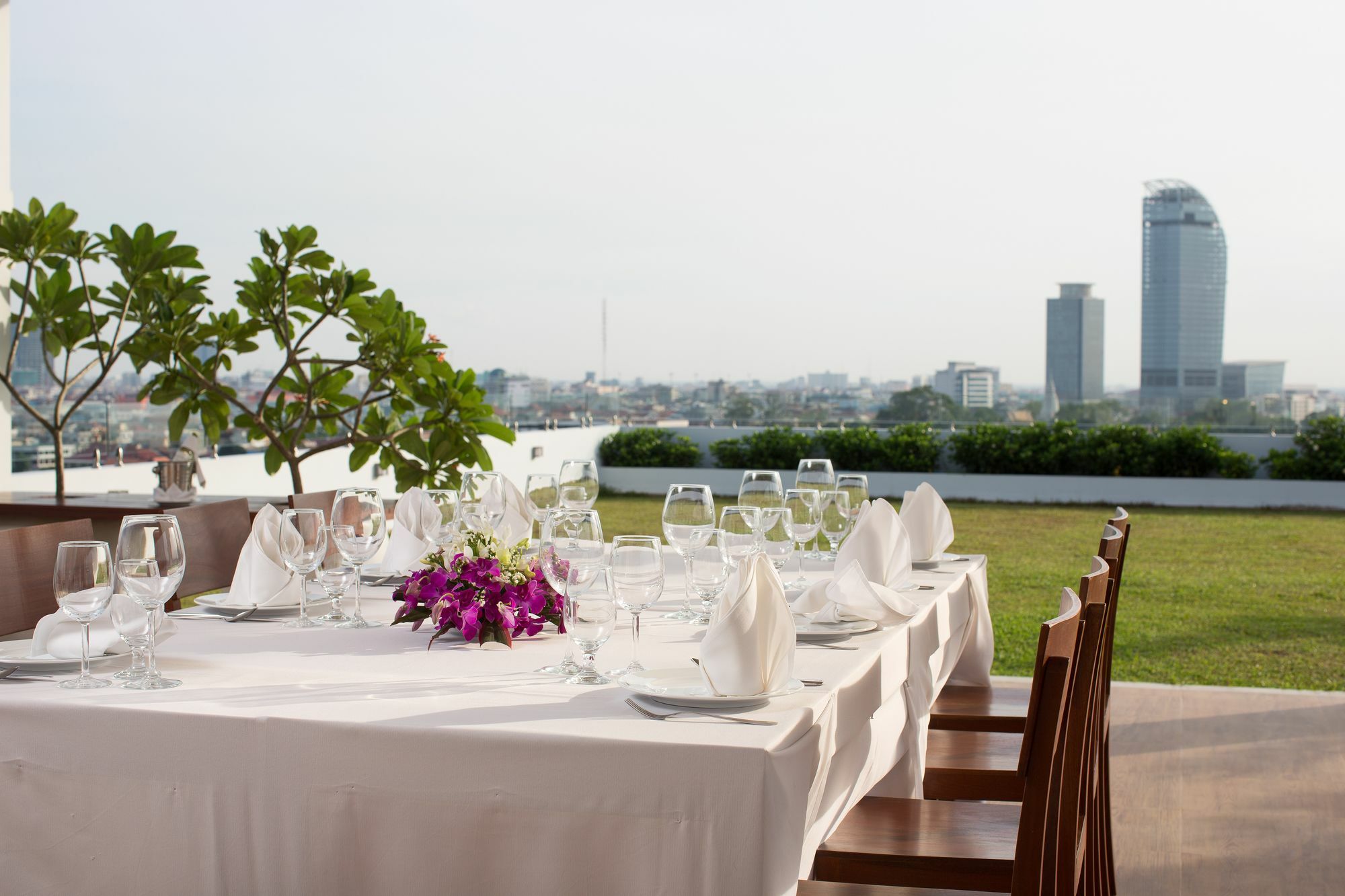 Bellevue Serviced Apartments Phnom Penh Exterior photo