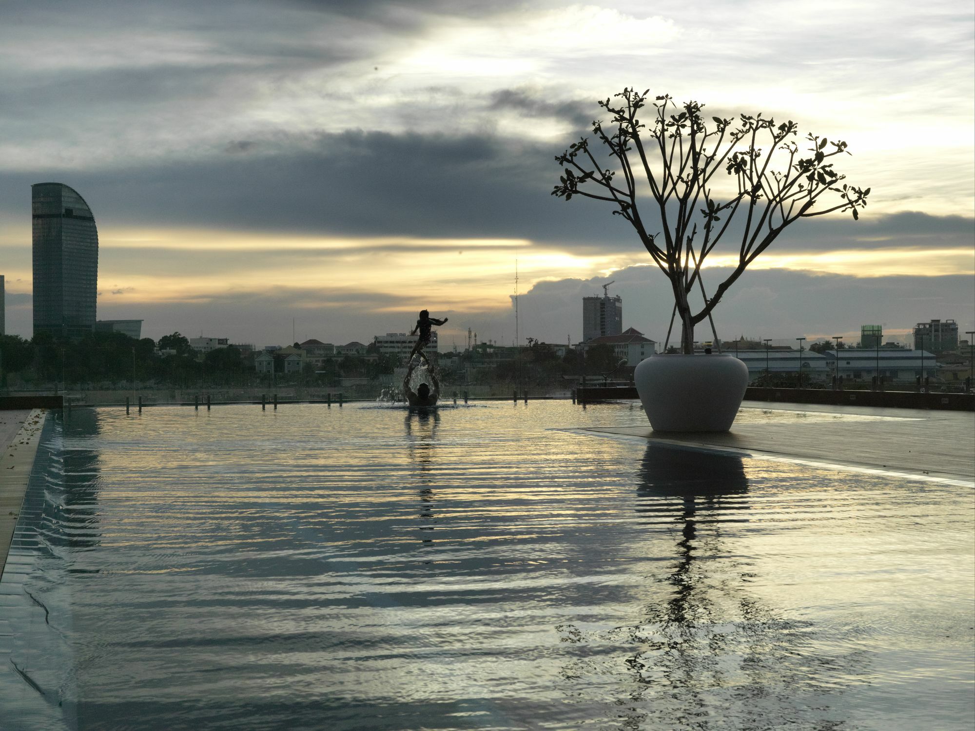 Bellevue Serviced Apartments Phnom Penh Exterior photo